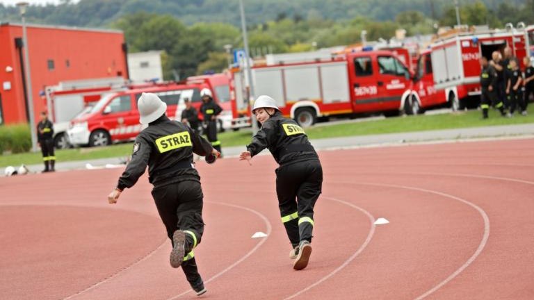 zawody strazackie na arenie lekkoatletycznej w wieliczce-026.jpg