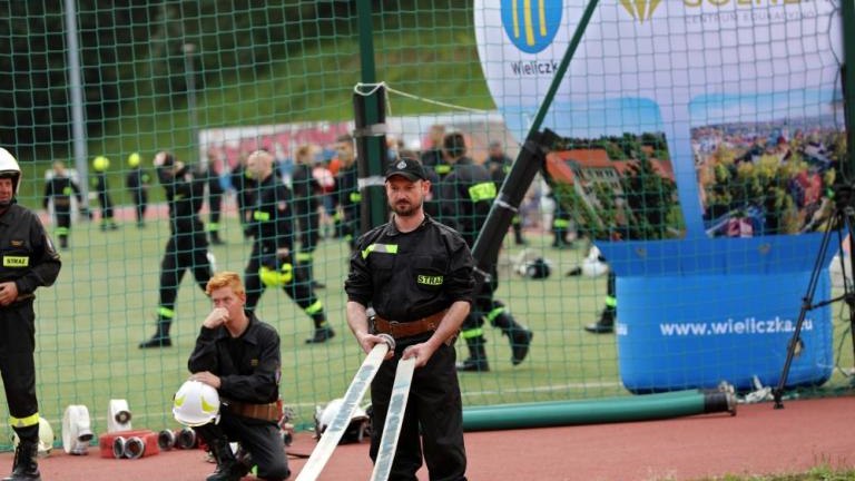 zawody strazackie na arenie lekkoatletycznej w wieliczce-030.jpg