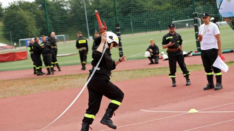 zawody strazackie na arenie lekkoatletycznej w wieliczce-031.jpg