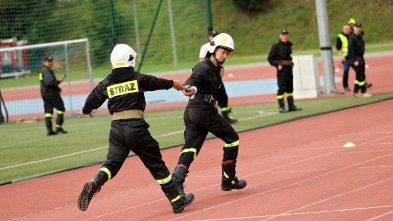 zawody strazackie na arenie lekkoatletycznej w wieliczce-035.jpg