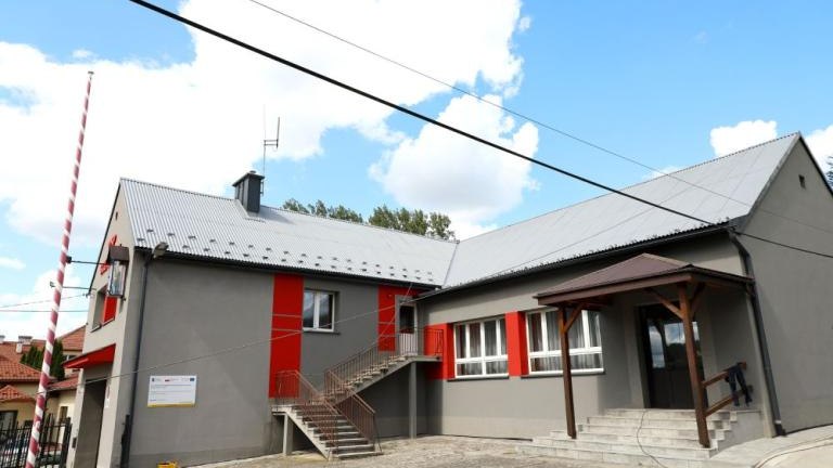 malowanie dachu na budynku OSP w Golkowicach gm wieliczce-006.jpg
