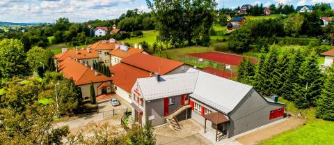 Malowanie dachu budynku OSP w Golkowicach