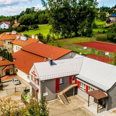 Malowanie dachu budynku OSP w Golkowicach