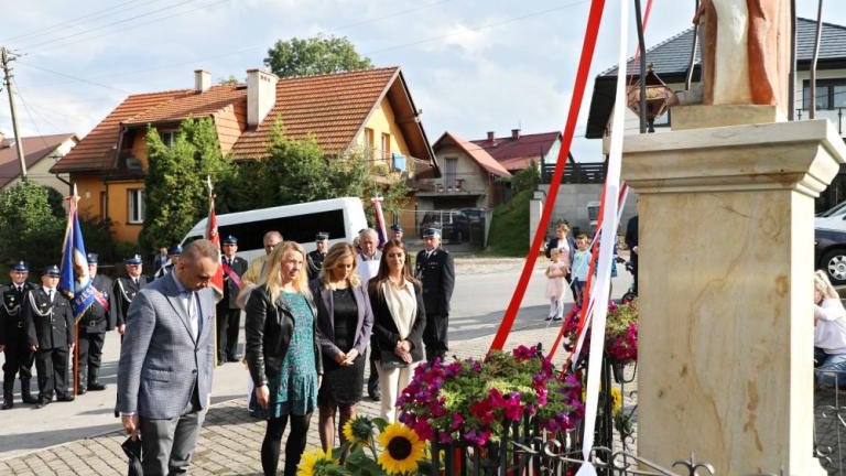poswiecenie odnowionej figury sw Floriana w Podstolicach gm Wieliczce-014.jpg