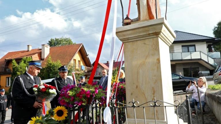 poswiecenie odnowionej figury sw Floriana w Podstolicach gm Wieliczce-015.jpg
