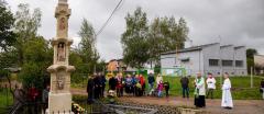 Poświęcenie kapliczki Matki Bożej Różańcowej w Węgrzcach Wielkich