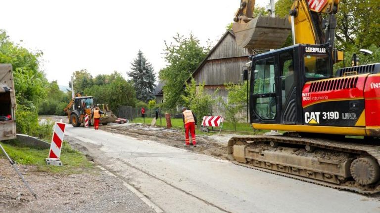 przebudowa drogi gminnej w centrum Grajowa gm Wieliczka-009.jpg