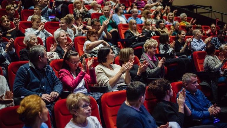 spektakl Zemsta w Wielicka Mediateka Artur Kozioł-002.jpg