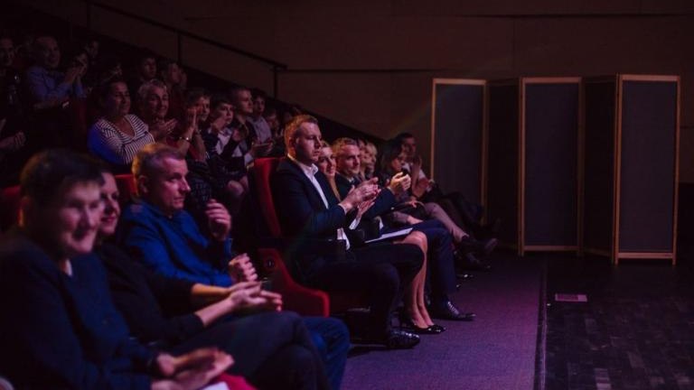 spektakl Zemsta w Wielicka Mediateka Artur Kozioł-010.jpg