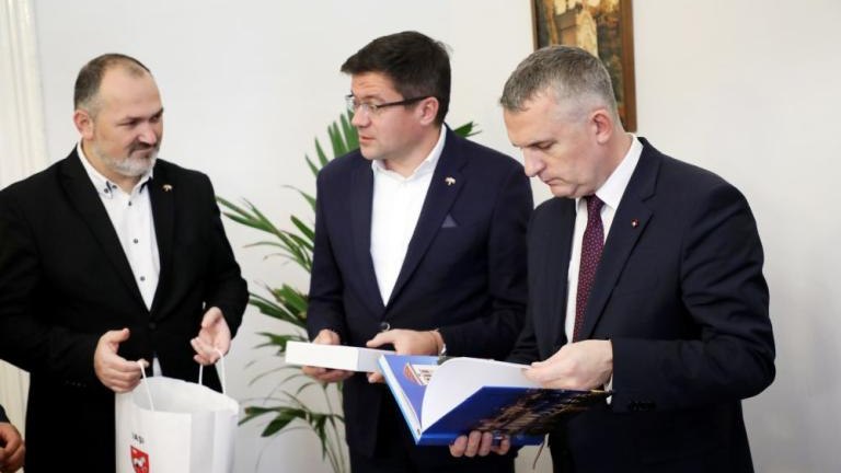 wizyta Ambasadora Rumunii Cosmin Onisii w Wieliczce-027.jpg