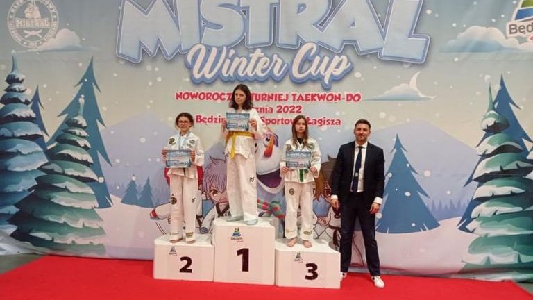 osiem medali Wielicko-Gdowskiej Szkoły Walki Prime w zawodach Mistral Cup Bedzin-001.jpg