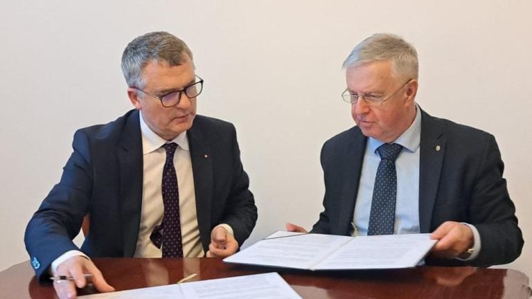 Szpital uniwersytecki wraz z przychodnią i centrum dydaktycznym dla studentów w Wieliczce-001.jpg