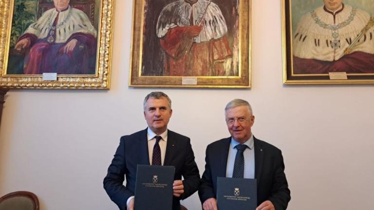 Szpital uniwersytecki wraz z przychodnią i centrum dydaktycznym dla studentów w Wieliczce-002.jpg