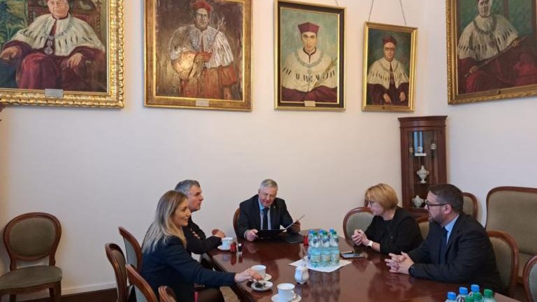 Szpital uniwersytecki wraz z przychodnią i centrum dydaktycznym dla studentów w Wieliczce-003.jpg
