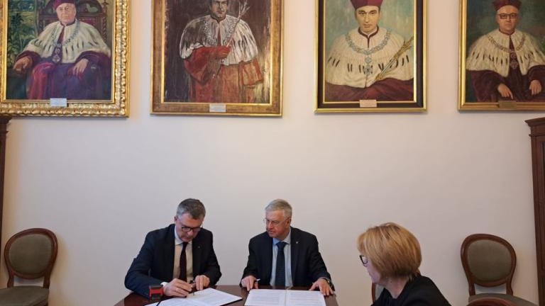 Szpital uniwersytecki wraz z przychodnią i centrum dydaktycznym dla studentów w Wieliczce-006.jpg