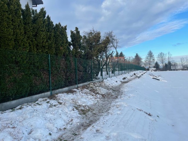 zakonczenie modernizacji boiska sportowego KS Roznowa Wieliczka_4.jpg