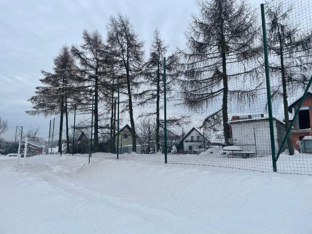 zakonczenie modernizacji boiska sportowego KS Roznowa Wieliczka_7.jpg