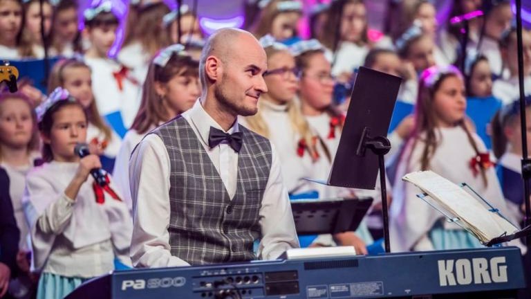 wreczenie medali dobroci dla Wlodzimierza Hartabusa i Elzbiety Sikorya Wieliczka Solne_Miasto-006.jpg