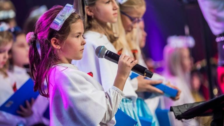 wreczenie medali dobroci dla Wlodzimierza Hartabusa i Elzbiety Sikorya Wieliczka Solne_Miasto-007.jpg