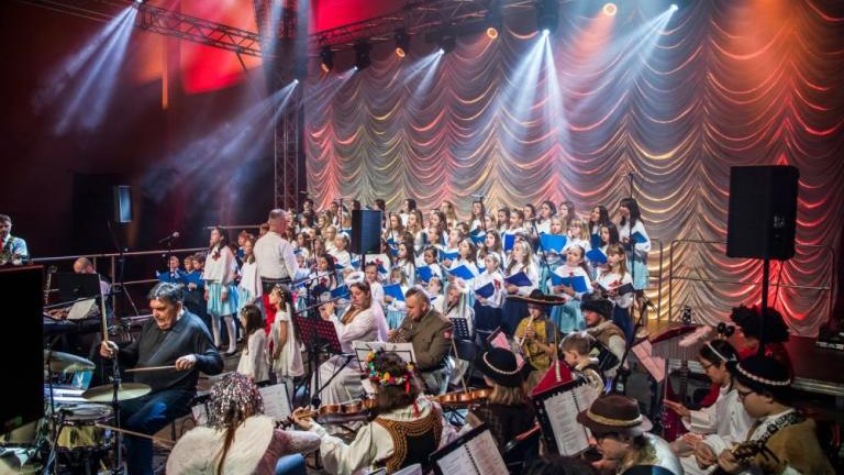 wreczenie medali dobroci dla Wlodzimierza Hartabusa i Elzbiety Sikorya Wieliczka Solne_Miasto-010.jpg