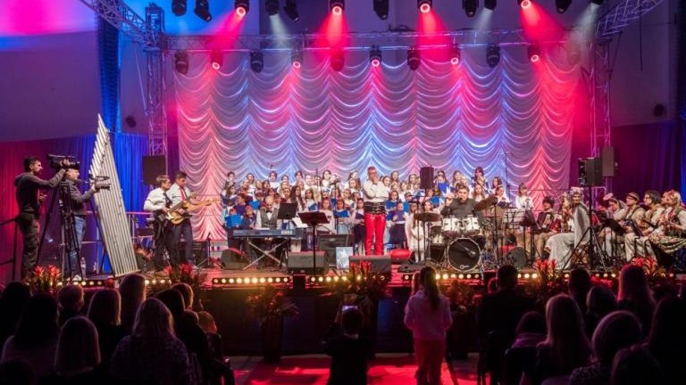 wreczenie medali dobroci dla Wlodzimierza Hartabusa i Elzbiety Sikorya Wieliczka Solne_Miasto-012.jpg