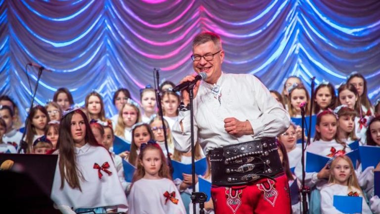 wreczenie medali dobroci dla Wlodzimierza Hartabusa i Elzbiety Sikorya Wieliczka Solne_Miasto-014.jpg