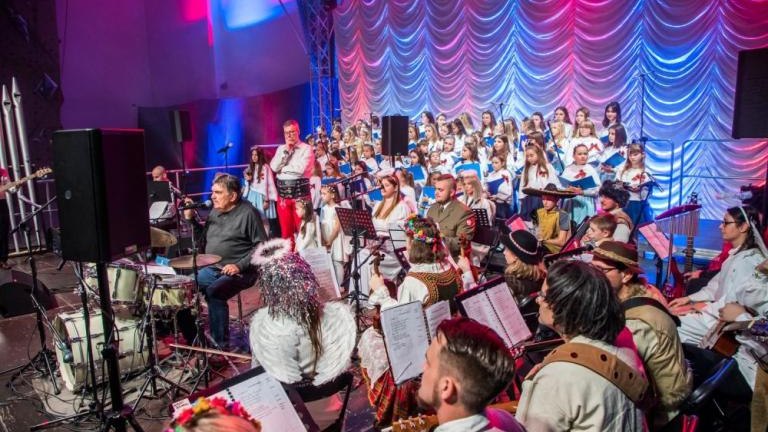 wreczenie medali dobroci dla Wlodzimierza Hartabusa i Elzbiety Sikorya Wieliczka Solne_Miasto-016.jpg