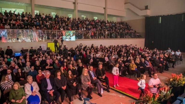 wreczenie medali dobroci dla Wlodzimierza Hartabusa i Elzbiety Sikorya Wieliczka Solne_Miasto-020.jpg