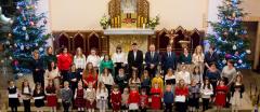 Niedzielne kolędowanie Scholi Hosanna w parafii Strumiany