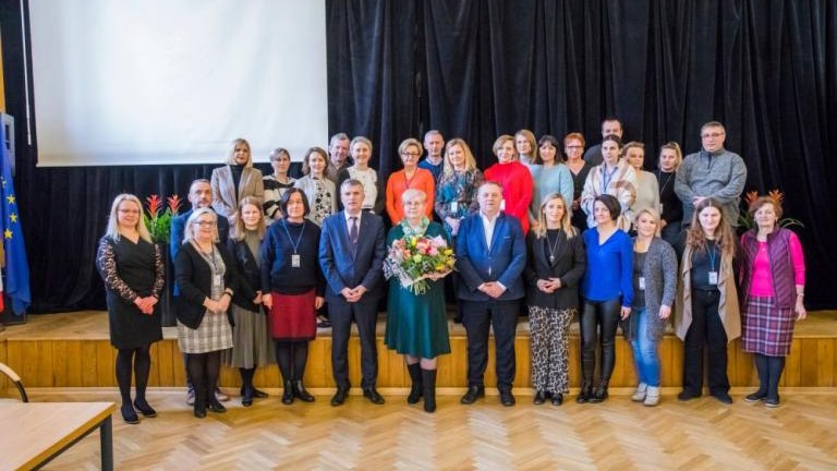 odznaki honorowe za wieloletnia praca odchodzacym na emeryture pracownikom UMiG Wieliczka-006.jpg