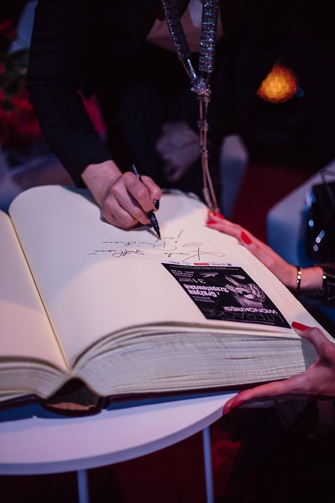 literackie_widnokregi spotkanie z Grażyna_Szapolowska Wielicka_Mediateka-009.jpg