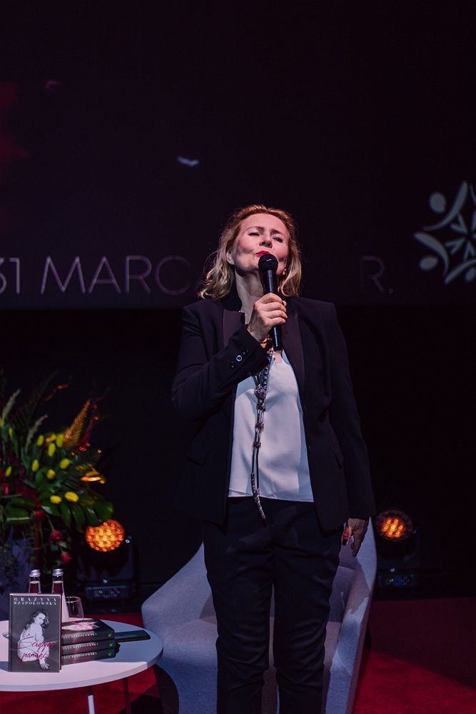 literackie_widnokregi spotkanie z Grażyna_Szapolowska Wielicka_Mediateka-014.jpg