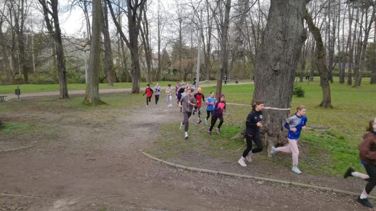 wiosenne druzynowe biegi przelajowe dziewczat i chlopcow-003.jpg