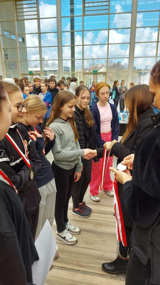 wiosenne druzynowe biegi przelajowe dziewczat i chlopcow-018.jpg