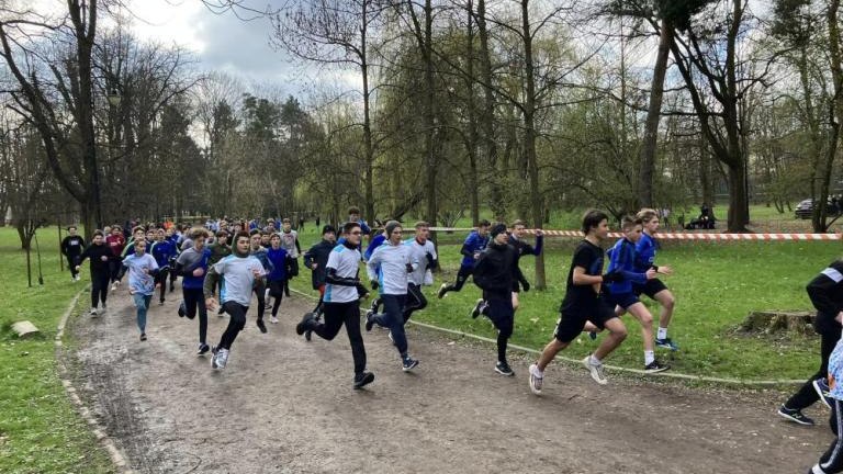 wiosenne druzynowe biegi przelajowe dziewczat i chlopcow-022.jpg