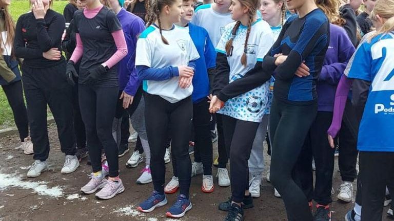 wiosenne druzynowe biegi przelajowe dziewczat i chlopcow-034.jpg