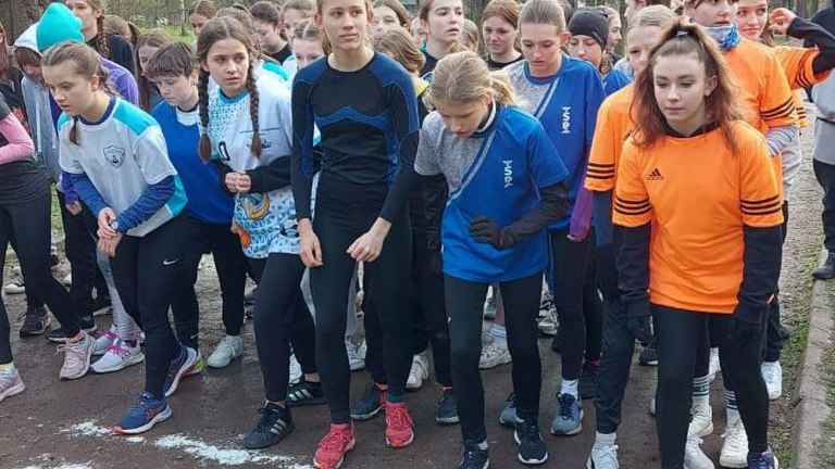 wiosenne druzynowe biegi przelajowe dziewczat i chlopcow-037.jpg