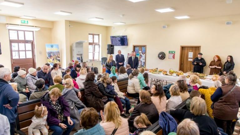 sniadanie Wielkanocne na wielickim dworcu-001.jpg