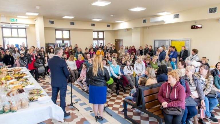 sniadanie Wielkanocne na wielickim dworcu-002.jpg