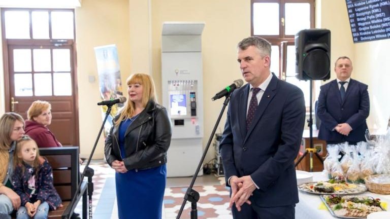 sniadanie Wielkanocne na wielickim dworcu-003.jpg