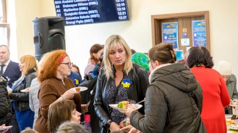 sniadanie Wielkanocne na wielickim dworcu-011.jpg