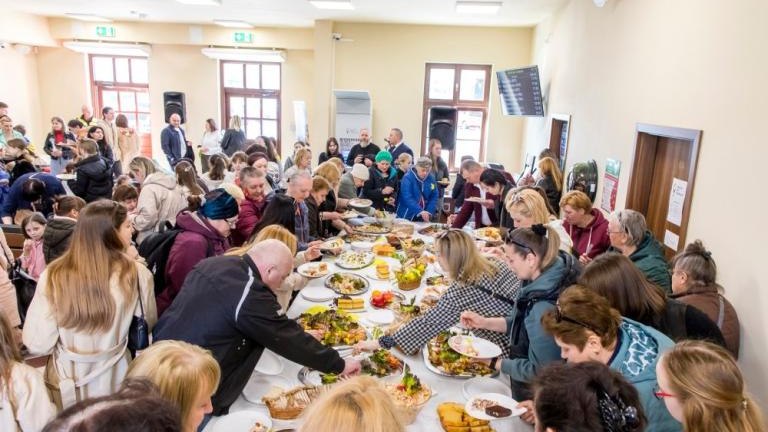 sniadanie Wielkanocne na wielickim dworcu-013.jpg