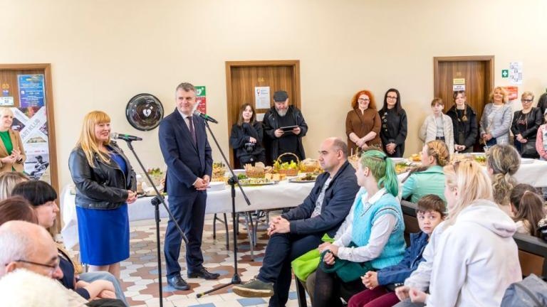 sniadanie Wielkanocne na wielickim dworcu-016.jpg