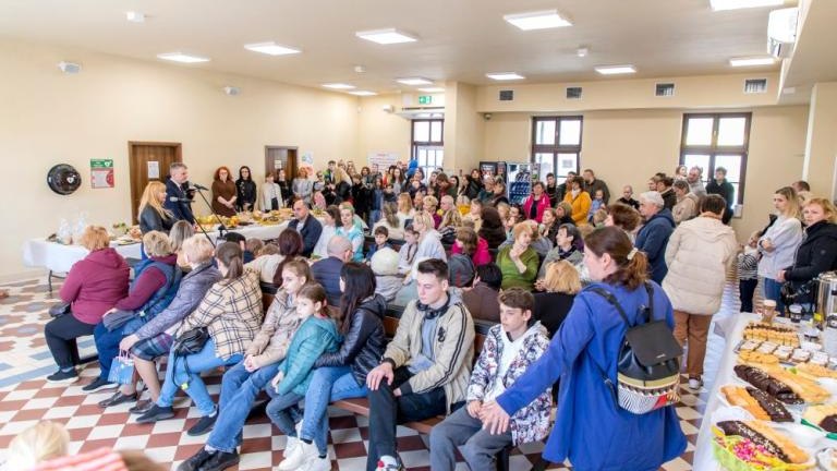 sniadanie Wielkanocne na wielickim dworcu-022.jpg