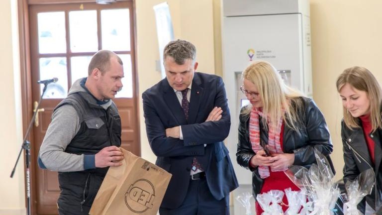 sniadanie Wielkanocne na wielickim dworcu-024.jpg