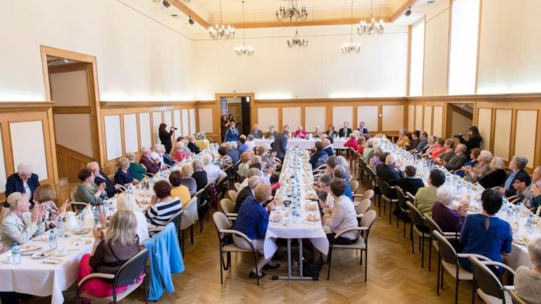 swiateczne spotkanie zwiazku emerytow w wielickim Magistracie-002.jpg