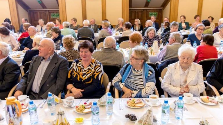 swiateczne spotkanie zwiazku emerytow w wielickim Magistracie-006.jpg