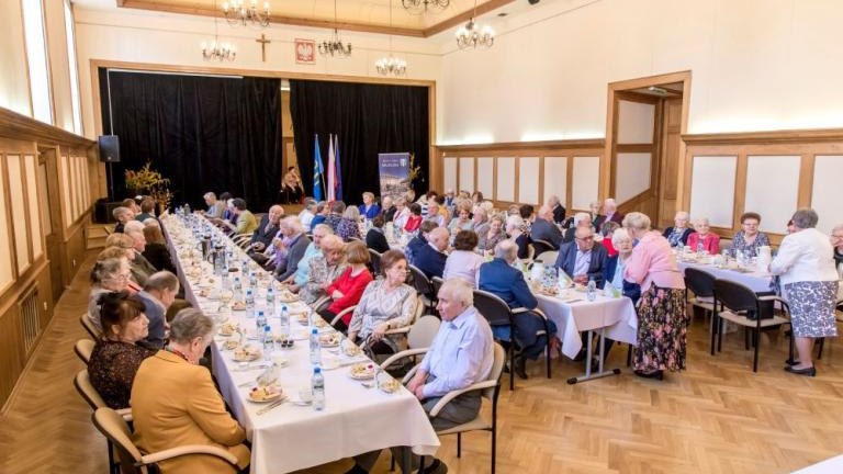 swiateczne spotkanie zwiazku emerytow w wielickim Magistracie-007.jpg