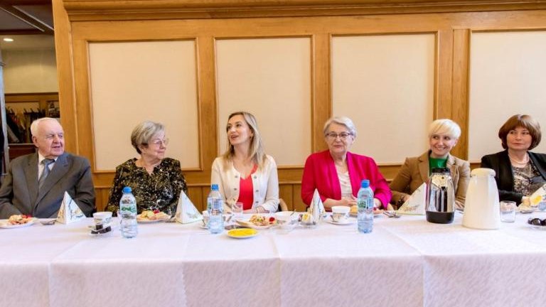 swiateczne spotkanie zwiazku emerytow w wielickim Magistracie-008.jpg