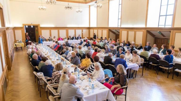 swiateczne spotkanie zwiazku emerytow w wielickim Magistracie-009.jpg